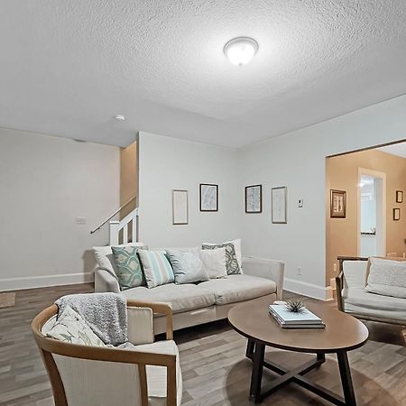 Villa Chic 2Br Duplex Free Parking Near Hospitals Des Moines Esterno foto
